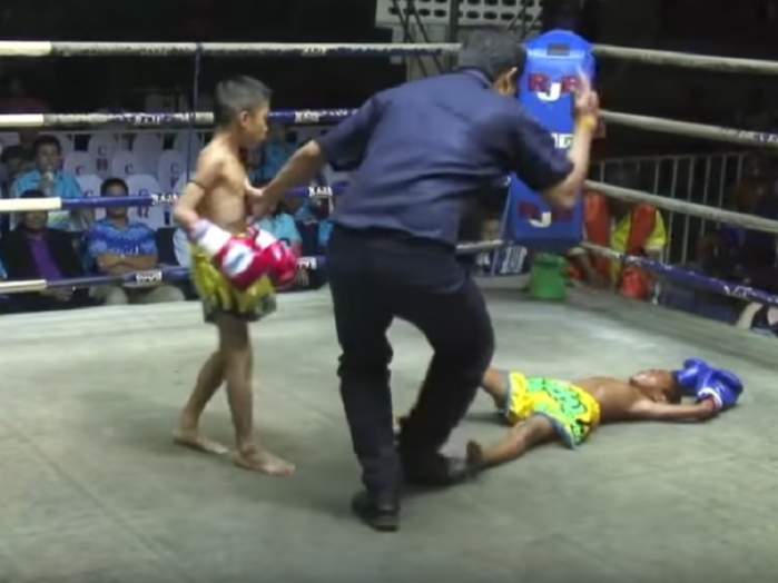 Tragedie în sport! Un puşti în vârstă de 13 ani a murit după ce a fost făcut KO într-un meci de kickboxing
