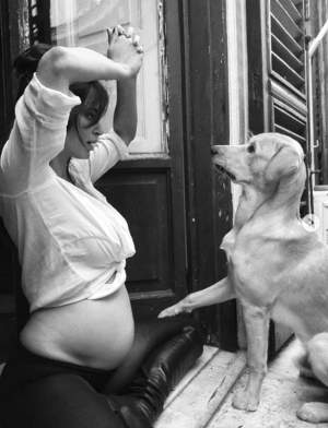 Catrinel Menghia şi-a etalat burtica de gravidă în toată splendoarea! "Eu şi tata te aşteptăm"