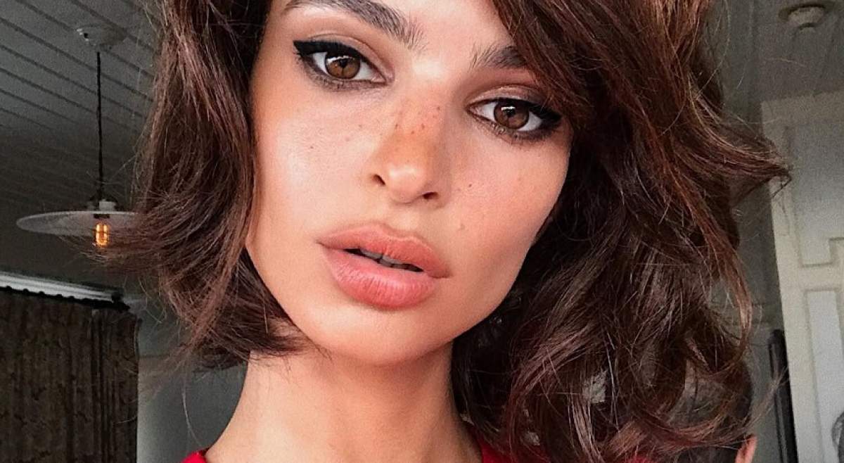 FOTO / Emily Ratajkowski a întrecut orice măsură! Şi-a ridicat bikinii până la bust şi a lăsat la vedere zona intimă!