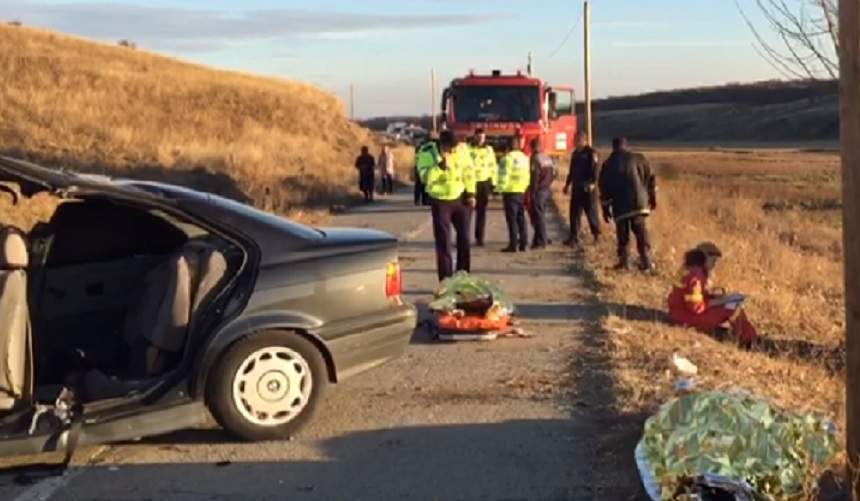 FOTO / Accident cumplit în Dolj! Soţ şi soţie, morţi după ce au intrat cu maşina într-un copac