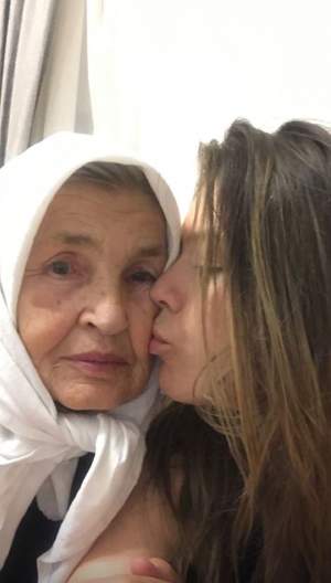 FOTO / Elena Gheorghe şi Ana Pîrvulescu, două privilegiate. Cât de simpatică este bunica lor de 84 de ani