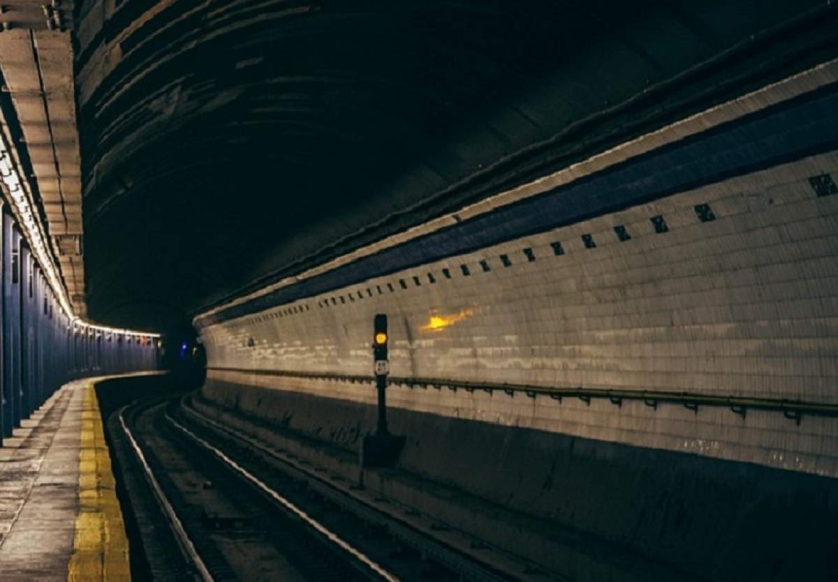 Descoperire macabră! Cadavru găsit într-o staţie de metrou din Capitală