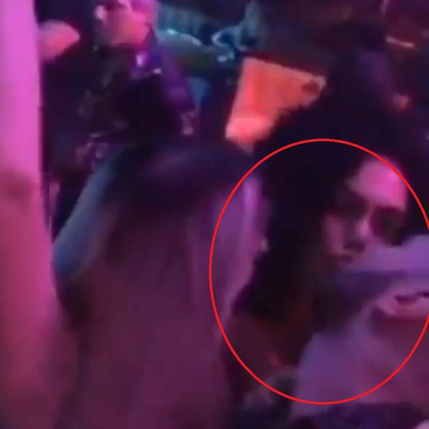 FOTO / Conchita de România, show erotic într-un club din Capitală! Nu i-a ajuns o femeie și s-a „mozolit” cu două!