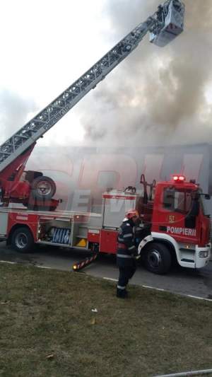 FOTO / Incendiu violent în Buftea! Se intervine pentru stingerea flăcărilor