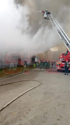 FOTO / Incendiu violent în Buftea! Se intervine pentru stingerea flăcărilor