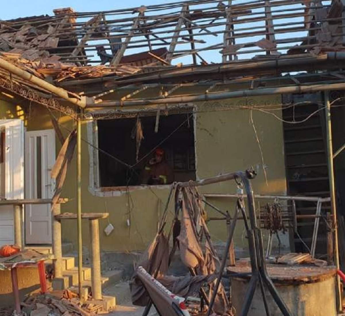 Explozie cumplită într-o casă din Mureș! Doi oameni sunt în stare critică