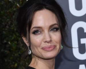 FOTO / Angelina Jolie, surprinsă în ipostaze neobișnuite, înainte să afle decizia judecătorului pentru custodia copiilor