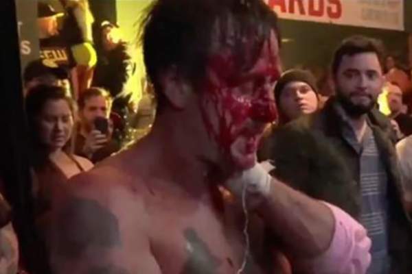 VIDEO ŞOCANT / Actorul David Arquette, la un pas de moarte! A încasat o bătaie cruntă într-un meci de wrestling!
