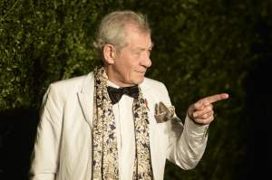 FOTO / Sir Ian McKellen, „Gandalf” din „Stăpânul Inelelor”, de nerecunoscut la aproape 80 de ani! Cum s-a afișat actorul, la un eveniment