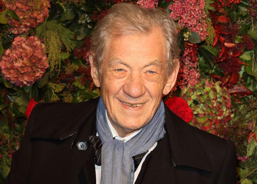 FOTO / Sir Ian McKellen, „Gandalf” din „Stăpânul Inelelor”, de nerecunoscut la aproape 80 de ani! Cum s-a afișat actorul, la un eveniment