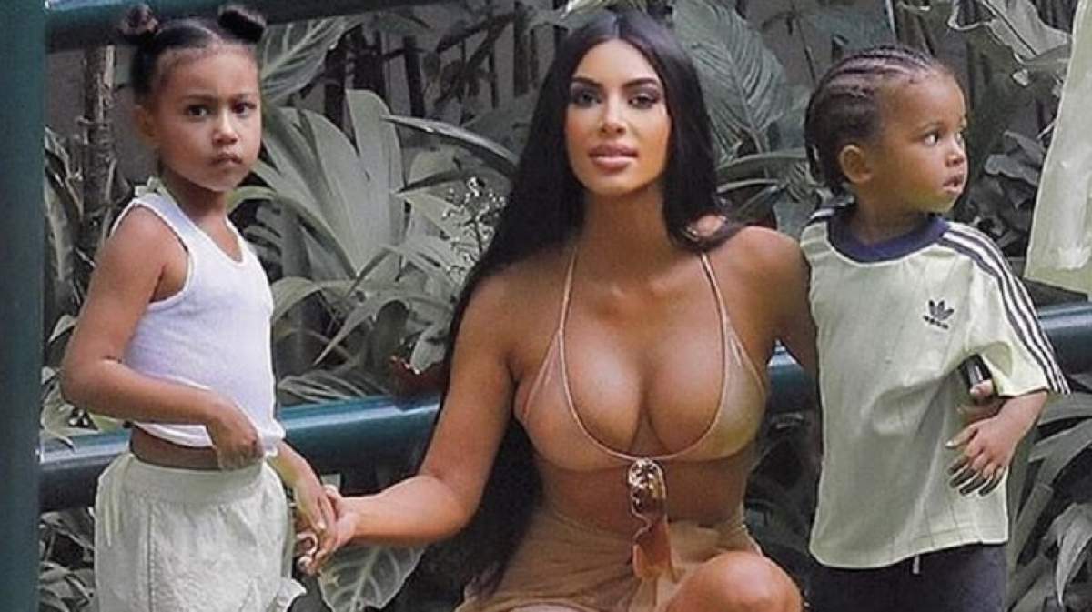 FOTO / Asta-i culmea, chiar și pentru Kim Kardashian! Vedeta e acuzată că și-a făcut fetița mai slabă în poze