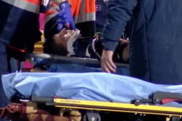 FOTO / Incident cumplit în fotbalul românesc! Jucătorul lovit în gât a căzut inconştient pe teren