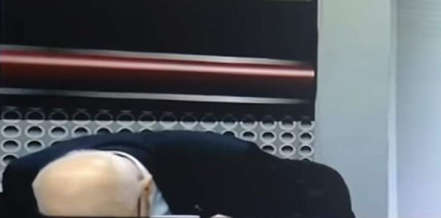 VIDEO / S-a prăbuşit în direct! Un prezentator tv a făcut infarct sub ochii îngroziţi ai telespectatorilor