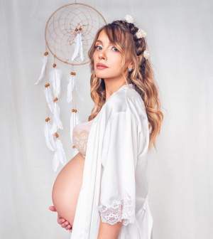 FOTO / Însărcinată în 9 luni, Andreea Ibacka a pozat sexy, în lenjerie intimă: „Din clipă în clipă”