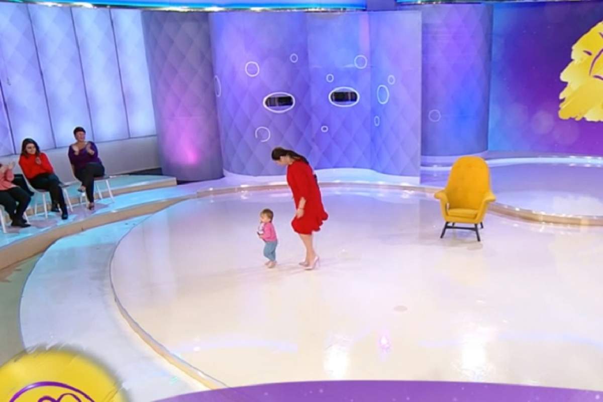 FOTO / Gabriela Cristea are ajutor de nădejde în emisiune! Micuța Victoria i-a făcut mamei o vizită în platou