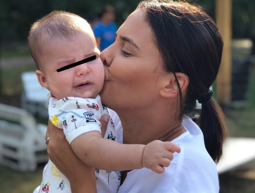 Andreea Popescu şi-a luat inima în dinţi, la 5 luni după ce a devenit mamă. "Vacanţă, cu un zbor de 12 ore"