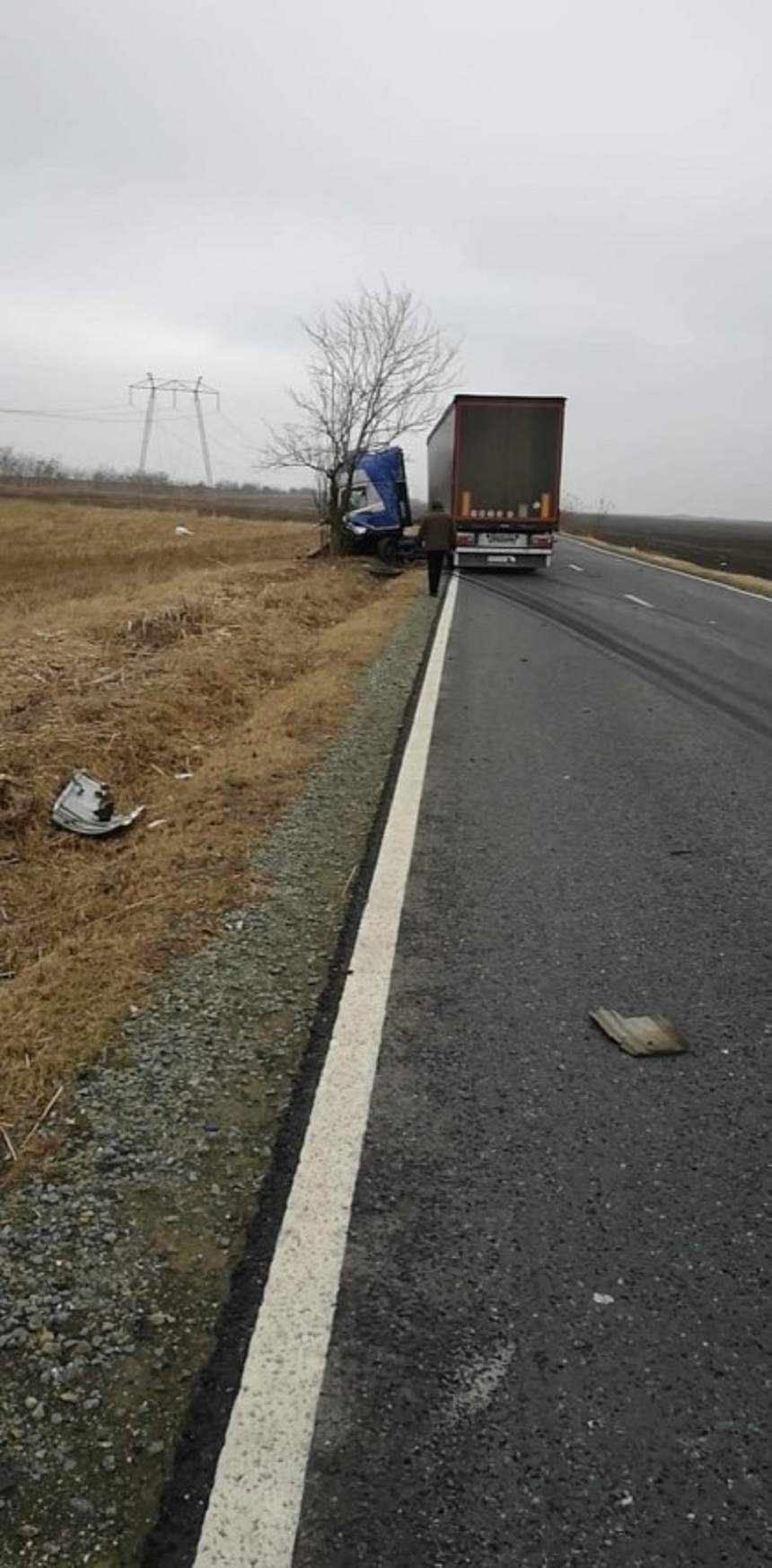 VIDEO / Accident cumplit în Constanţa! Un bărbat a murit între fiare, în urma impactului dintre un camion şi o maşină