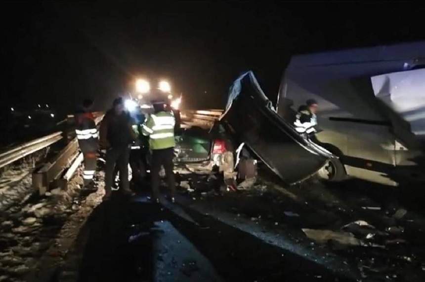 Carambol în Iași! Două persoane au murit și alta a fost rănită, după ce trei mașini s-au făcut praf!