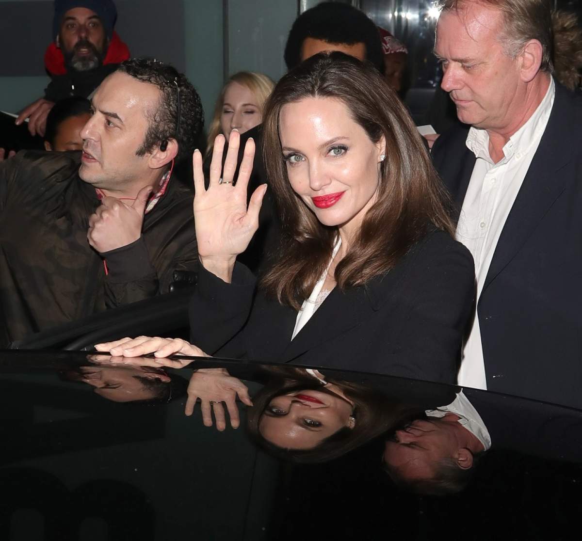 FOTO / Îi priește divorțul! Angelina Jolie, sexy și zâmbitoare pe străzile din Londra