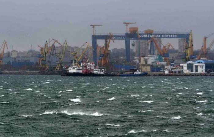 Moarte suspectă în timpul programului! Un bărbat a murit în Portul Constanţa