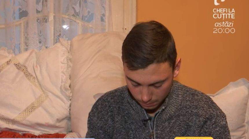 VIDEO / Tată la 16 ani pentru fratele mai mic. Ionuţ este stâlpul familiei, după ce mama i-a murit în urmă cu şase luni