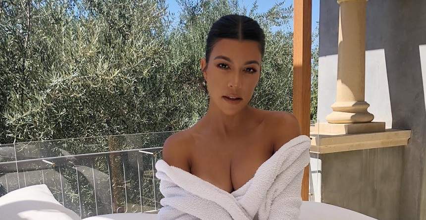 FOTO / Kourtney Kardashian, pictorial nud la aproape 40 de ani. Cât e Photoshop și cât e pe bune?