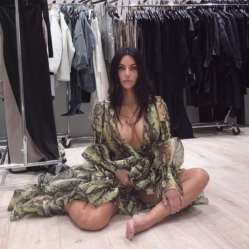 FOTO / Kim Kardashian și-a mărit din nou sânii? Fotografia care i-a pus pe fani pe gânduri