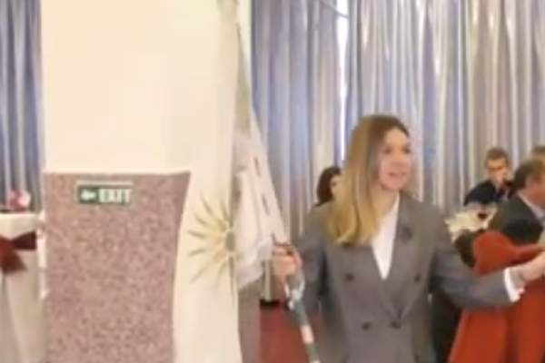 VIDEO / Simona Halep a încins ringul de dans! Privirile tuturor erau aţintite asupra ei