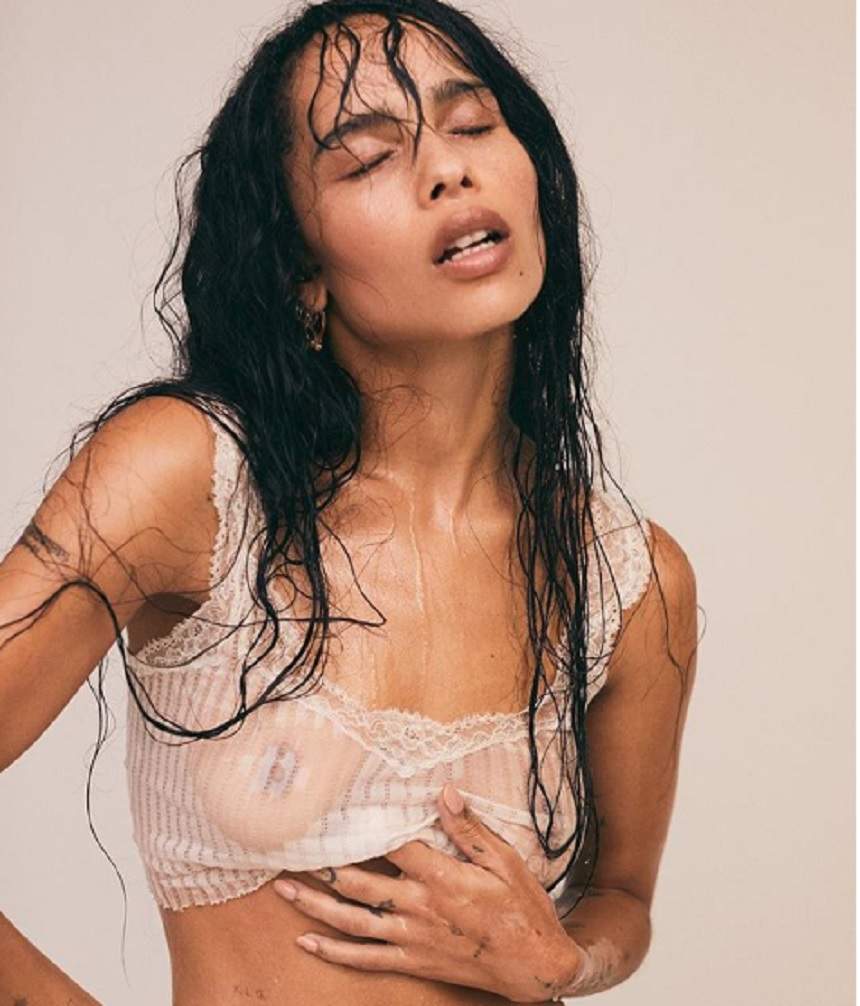 FOTO / Zoe Kravitz, udă leoarcă și cu sfârcurile la vedere! Vedeta e din ce în ce mai nonconformistă