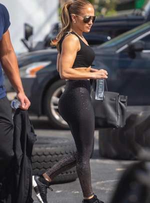 FOTO / Și la sala de fitness, tot bombă sexy este! Jennifer Lopez a întors toate privirile cu fundul ei uriaș