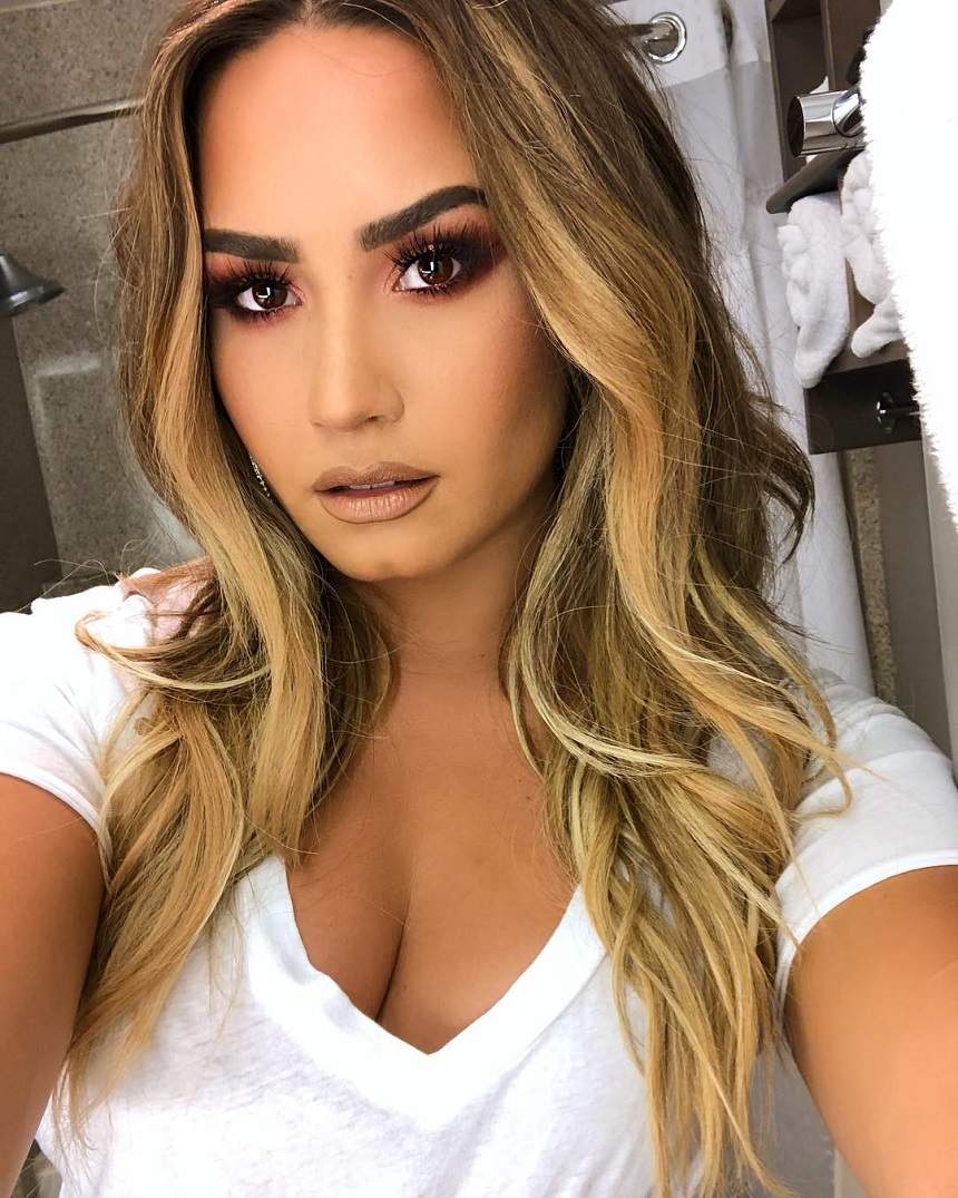 FOTO / Demi Lovato a terminat cu dezintoxicarea! Artista a fost surprinsă alături de un bărbat