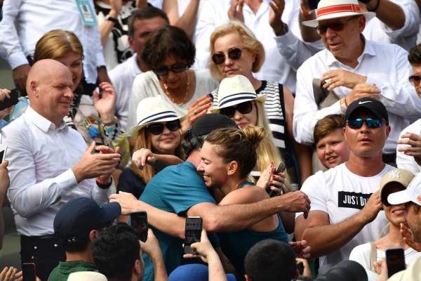 Darren Cahill a dat-o de gol pe Simona Halep! „Face asta” + Cum este liderul WTA în afara terenului