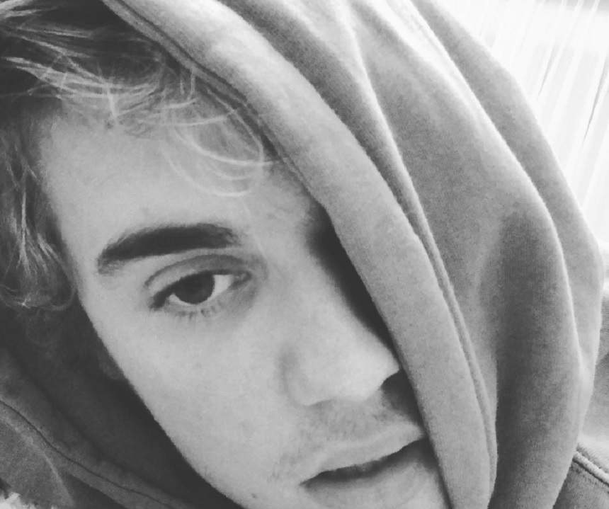 FOTO / Are milioane de euro, e pe val, s-a însurat recent, dar Justin Bieber nu este fericit.  "Simte că ceva lipseşte din viaţa lui"