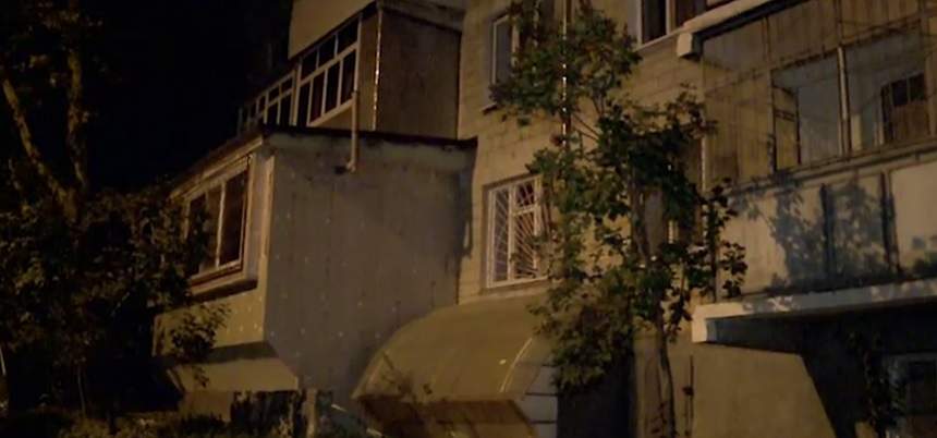 FOTO / Trei cadavre în stare de putrefacţie au fost găsite într-un apartament din Chişinău! Casa era locuită