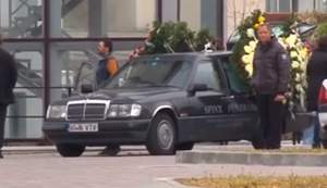 VIDEO / Polițistul din Pitești care și-a ucis copilul, înmormântat la 100 de kilometri distanță de fiul său