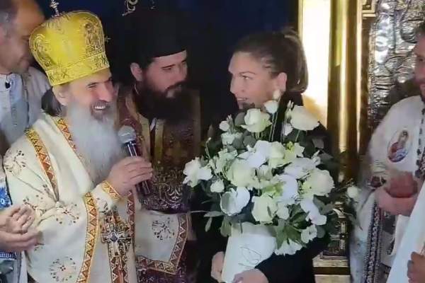VIDEO / Simona Halep, premiată de Biserica Ortodoxă Română! Sportiva a primit „Crucea Sf. Apostol Andrei”