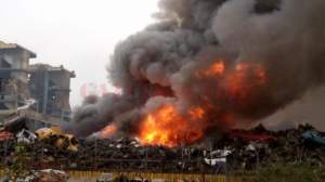 FOTO / Imagini de groază! Incendiu puternic în Craiova: "Stau cu frică, ardem toţi aici"