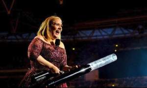 FOTO / Adele, din nou însărcinată? Imaginea care le-a dat de gândit fanilor