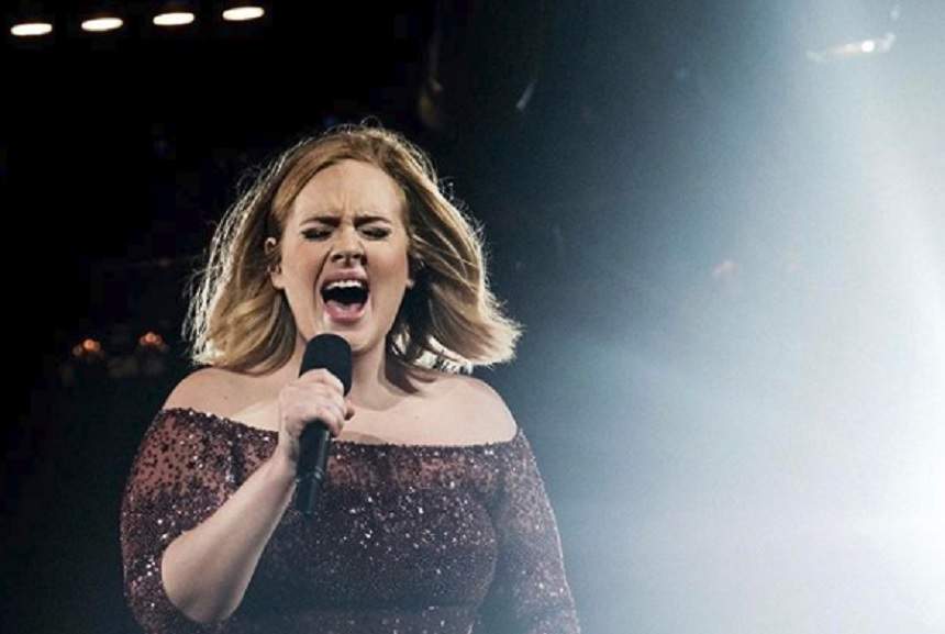 FOTO / Adele, din nou însărcinată? Imaginea care le-a dat de gândit fanilor