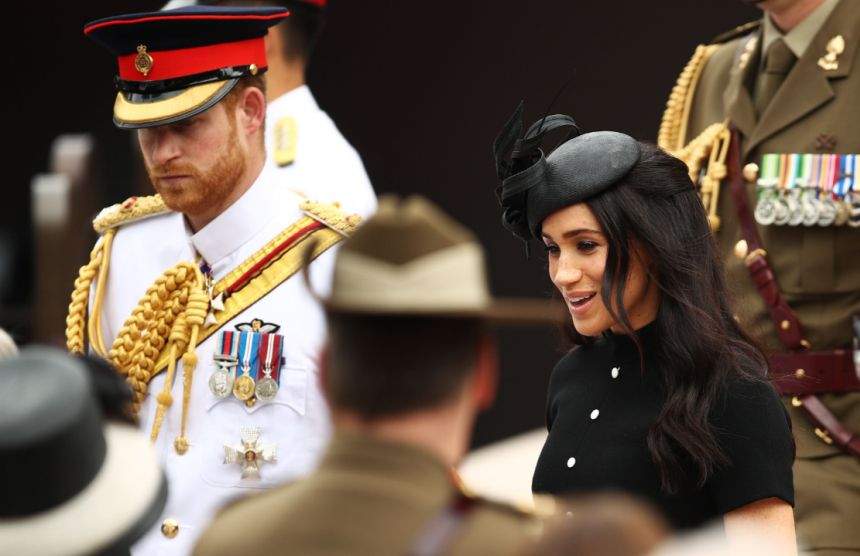 De ce a început Meghan Markle să poarte rochii scurte de când a anunţat că este însărcinată