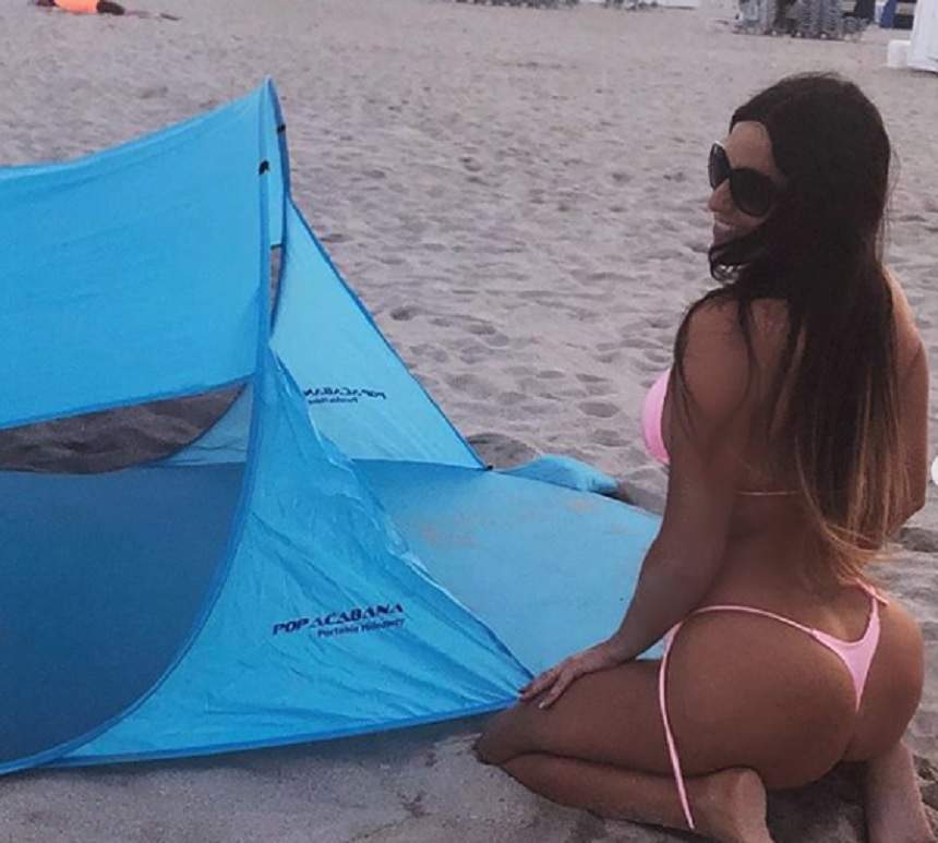FOTO / Atenţie, bombă sexy la plajă! Și-a tăvălit posteriorul pe nisipul fierbinte și a înnebunit bărbaţii