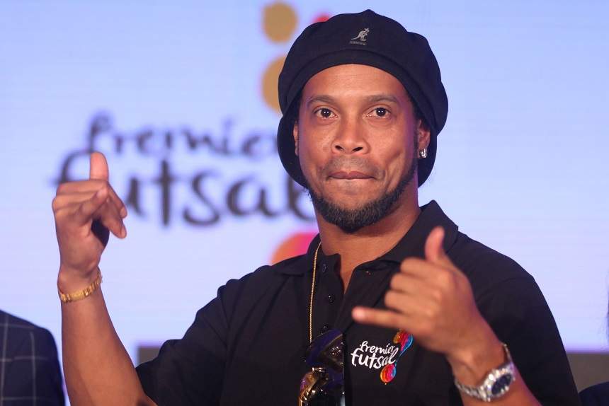 Era unul dintre cei mai bogați fotbaliști ai lumii, dar acum a ajuns la sapă de lemn! Ronaldinho mai are doar câțiva dolari în conturi