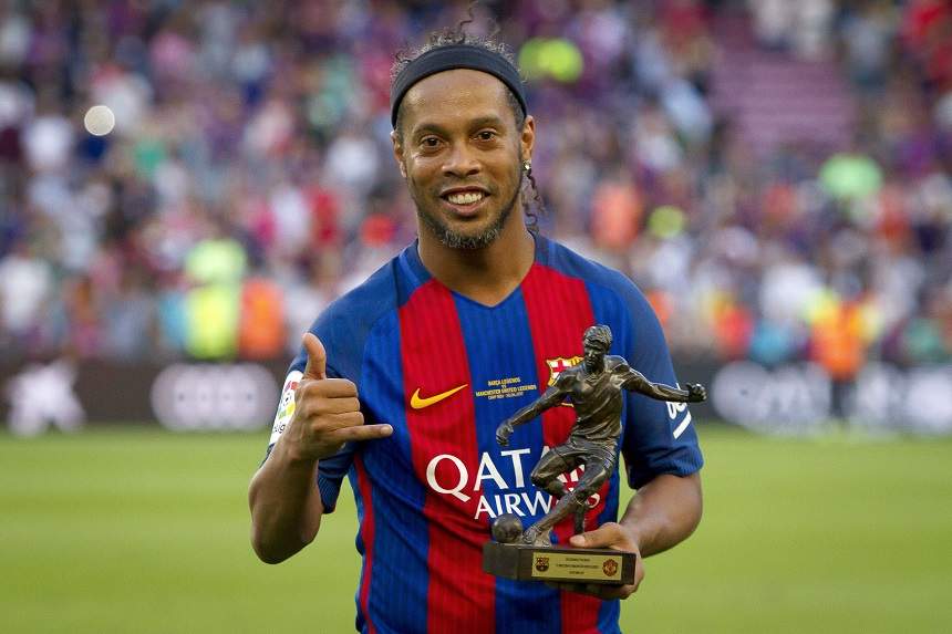 Era unul dintre cei mai bogați fotbaliști ai lumii, dar acum a ajuns la sapă de lemn! Ronaldinho mai are doar câțiva dolari în conturi