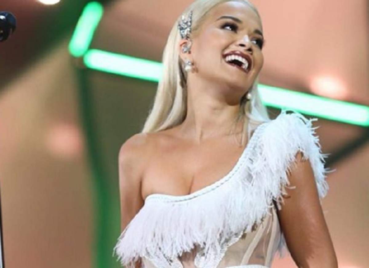 FOTO / Rita Ora, super-sexy pe scenă în timpul unui show caritabil! Invițatii și-au dat coate când au văzut-o