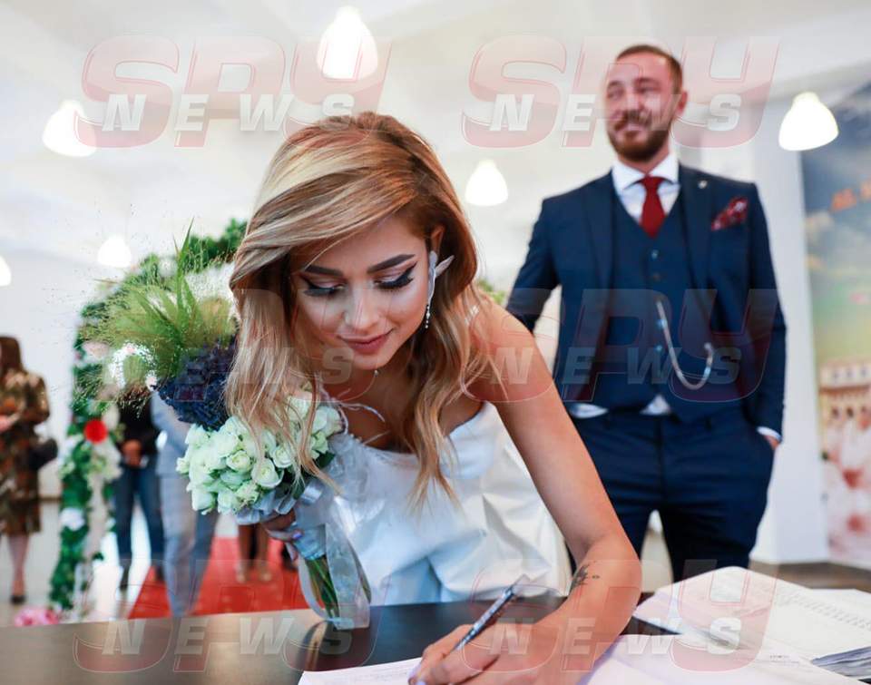 EXCLUSIV! Roxana, sexy-asistenta de la Star Matinal de Weekend, s-a căsătorit în secret