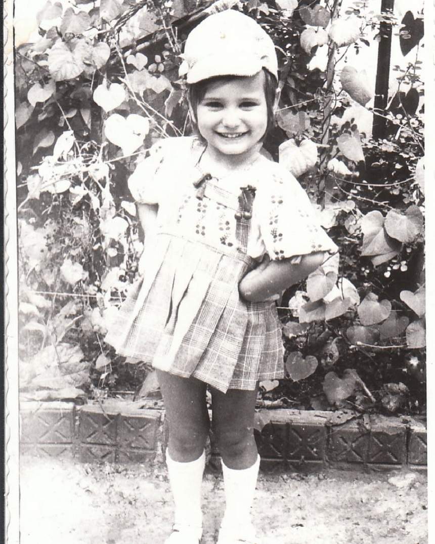FOTO / Cum arăta Andreea Esca când era mică! "Zâmbetul acesta este marcă înregistrată"