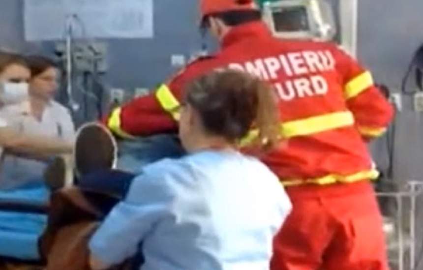 Elev rănit grav în sala de clasă, din cauza unei petarde aruncată de un coleg 