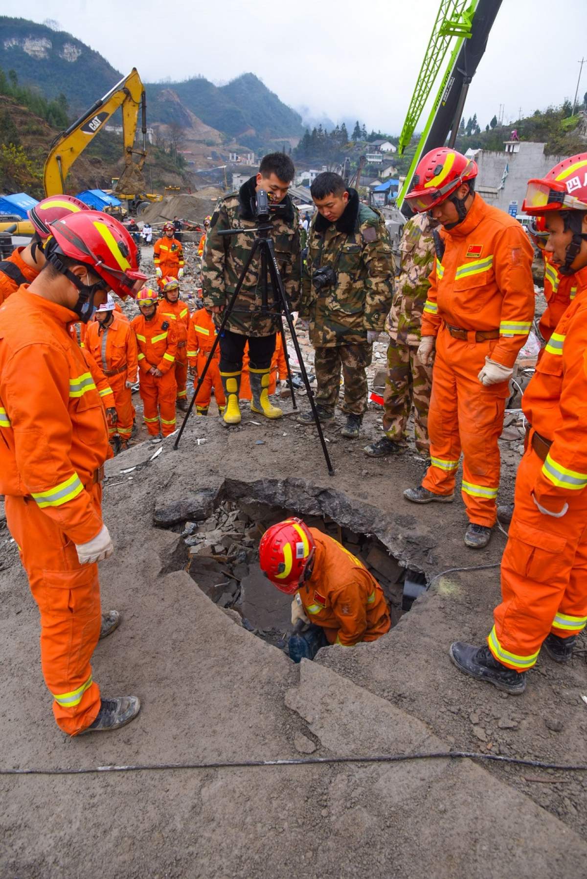 Imagini cutremurătoare în urma alunecărilor de teren în China! Cel puţin patru persoane şi-au pierdut viaţa!