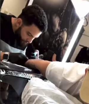 FOTO / Mario Fresh se tatuează! Ce zonă dureroasă a ales iubitul Alexiei Eram