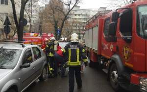 FOTO / Incendiu violent în Bucureşti! O persoană a fost găsită moartă